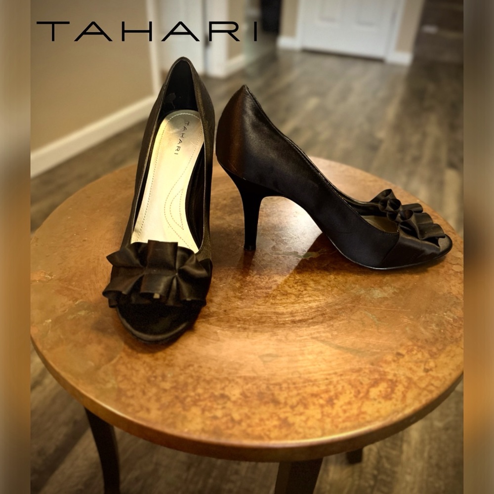 TAHARI Sloan Black Satin Ruffle Peep Toe Heels Pumps (Size 10M) Free Shipping